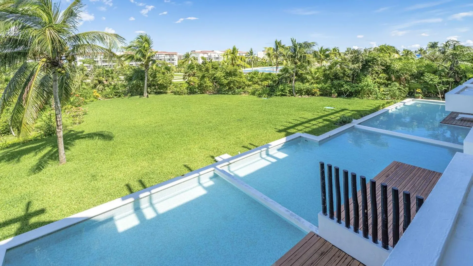 Luxury 2 Bedroom Condo With Tub & Infinity Pool - Beach Side At Mareazul - Sirenita G Playa del Carmen