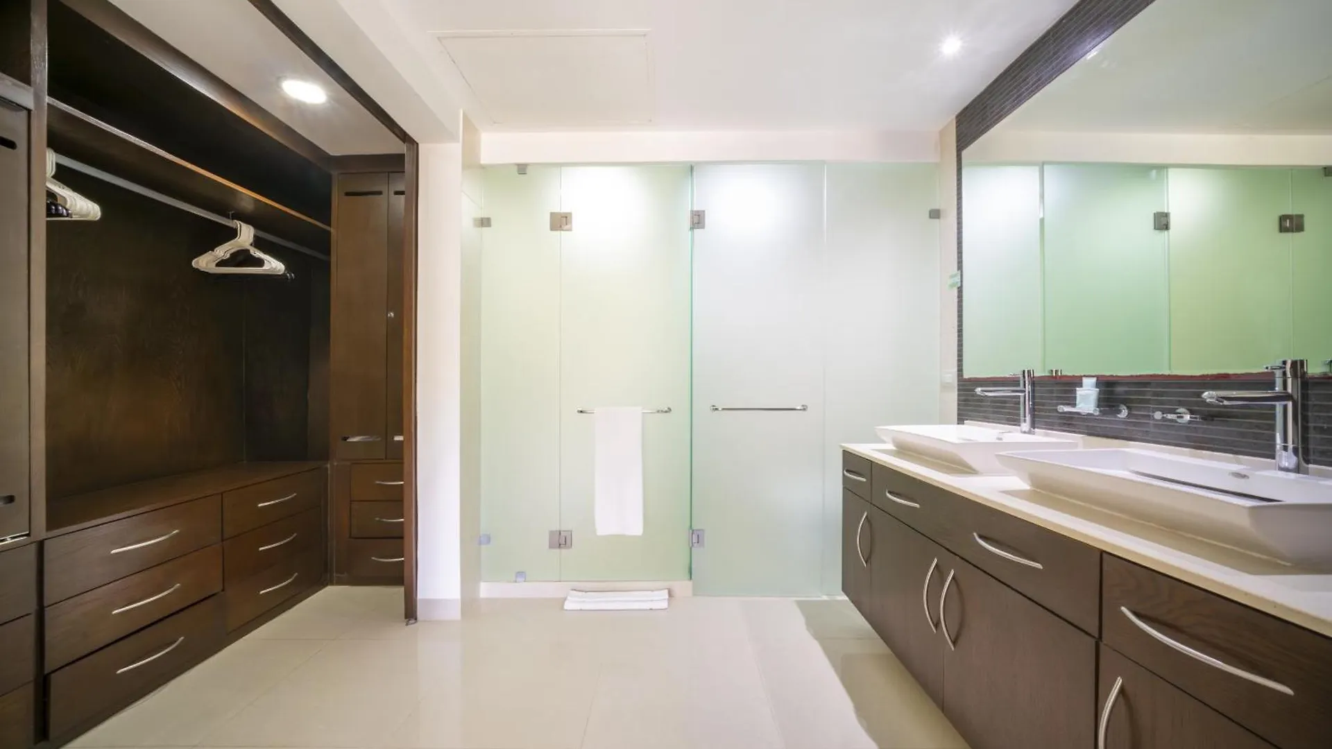 Holiday home Luxury 2 Bedroom Condo With Tub & Infinity Pool - Beach Side At Mareazul - Sirenita G Playa del Carmen