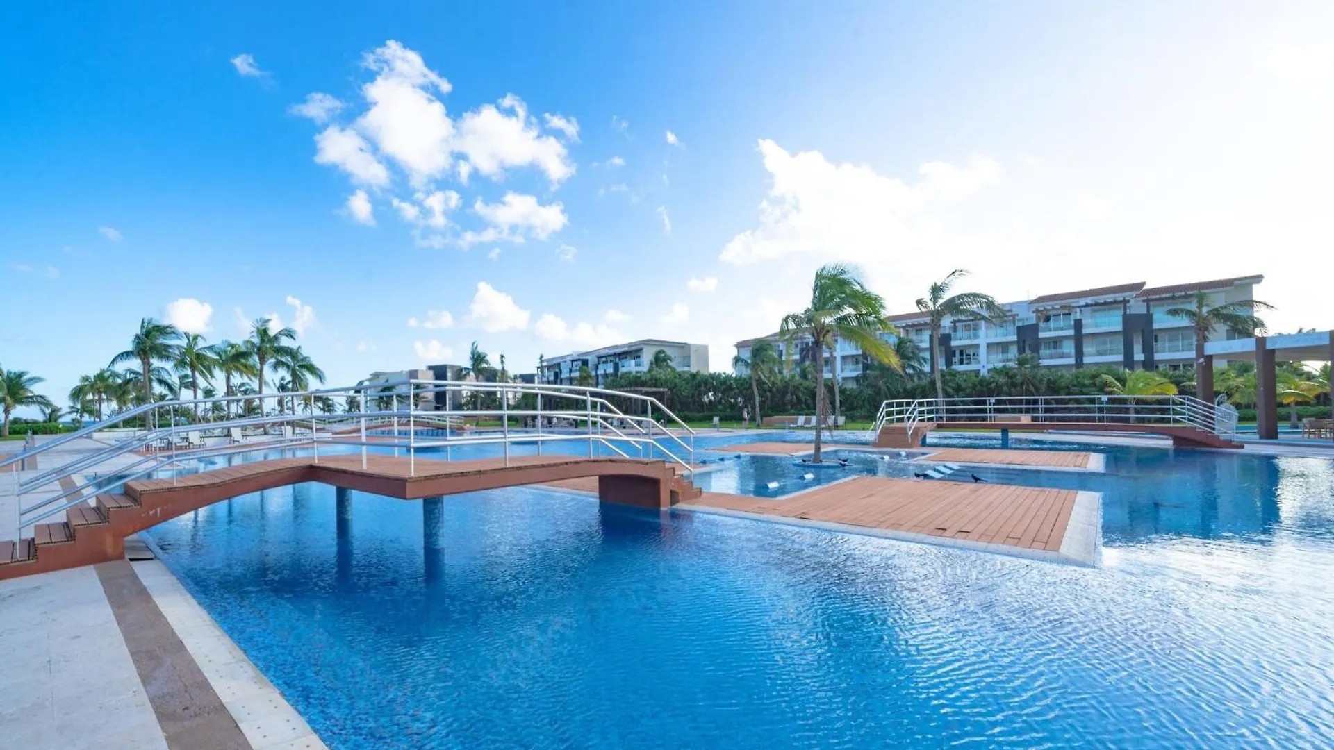 Luxury 2 Bedroom Condo With Tub & Infinity Pool - Beach Side At Mareazul - Sirenita G Playa del Carmen