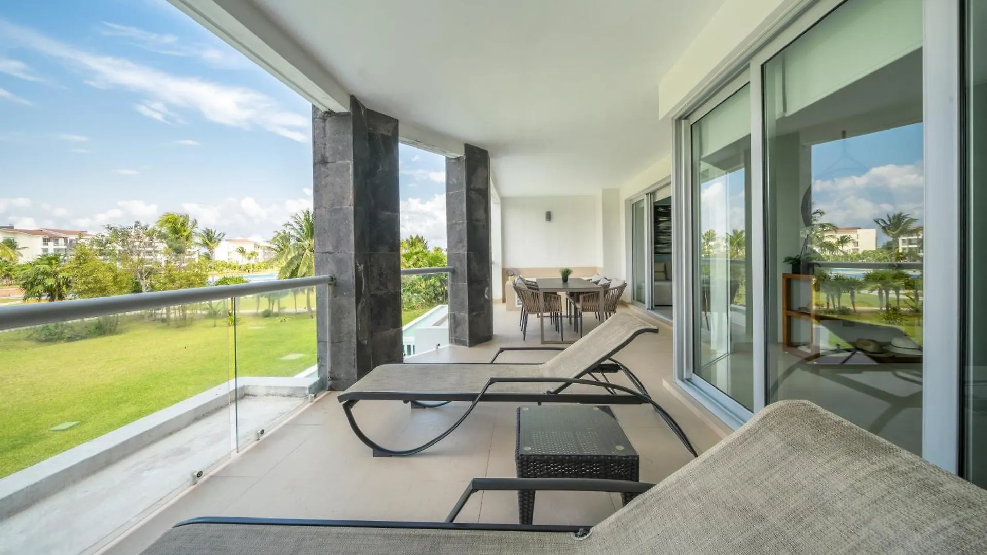 Vakantiehuis Luxury 2 Bedroom Condo With Tub & Infinity Pool - Beach Side At Mareazul - Sirenita G Playa del Carmen Mexico