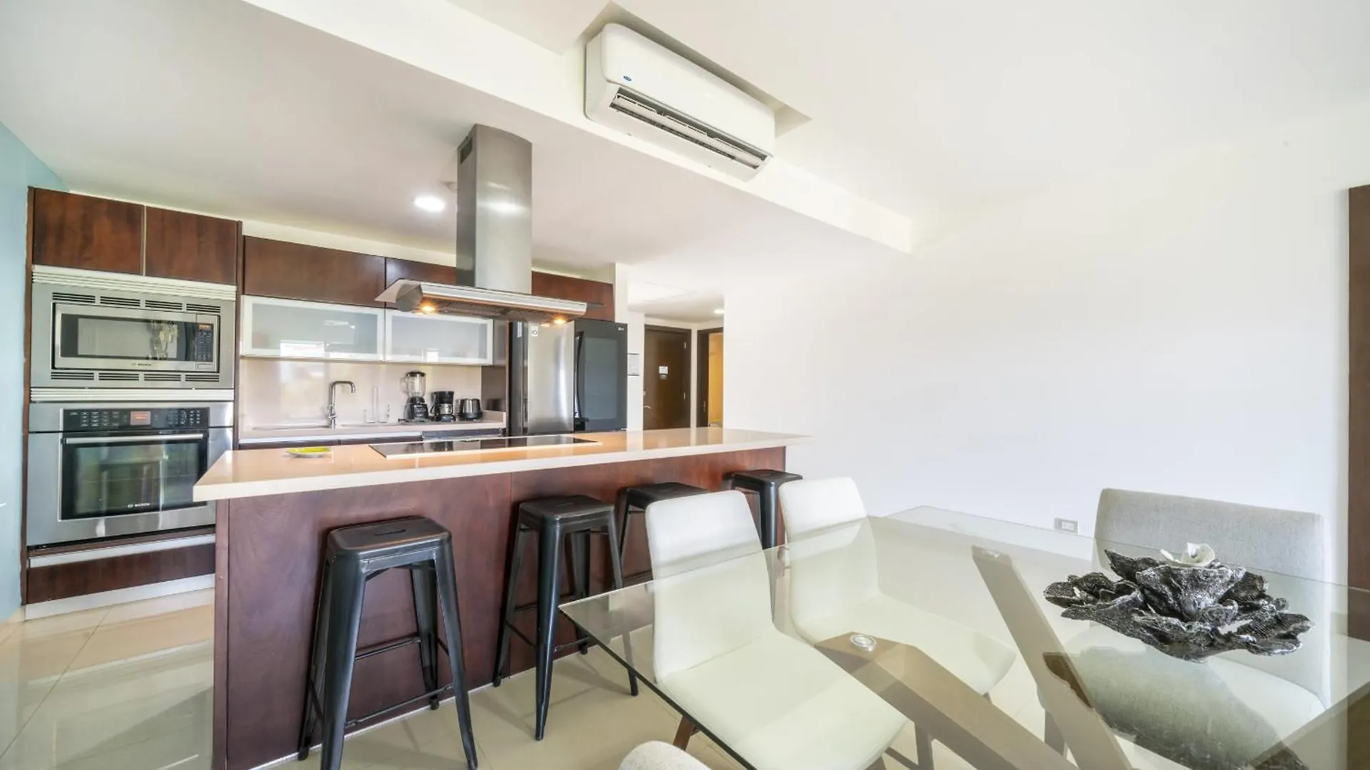 Vakantiehuis Luxury 2 Bedroom Condo With Tub & Infinity Pool - Beach Side At Mareazul - Sirenita G Playa del Carmen